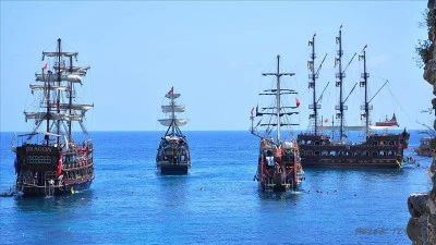 Пиратская яхта в Белеке
